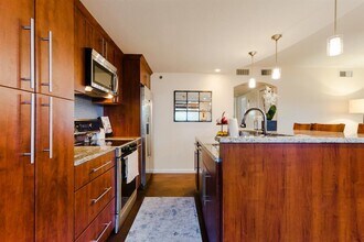 Building Photo - 41 Waller St