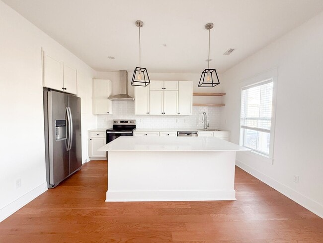 Building Photo - 4-Bedroom HOA Townhome with Pool Access Near Downtown Cookeville