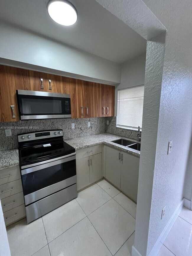 Foto del edificio - 441 NW 83rd St
