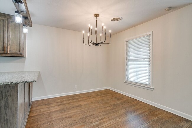 Building Photo - 3 Bedroom, 2 Bath Home in near Arlington Heights- 76107