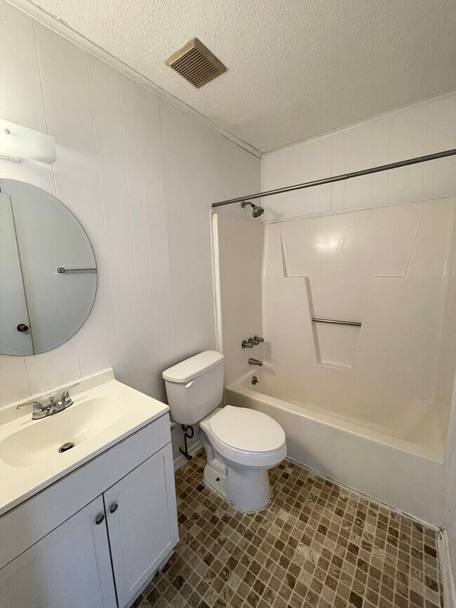 Foto del edificio - Welcome to Ravenwood Drive!