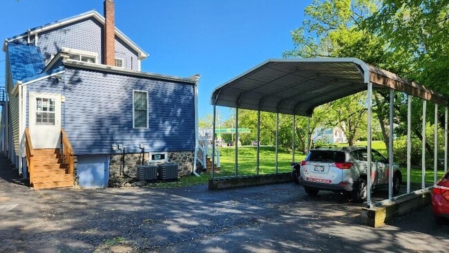 Building Photo - 11323 Fox River Rd
