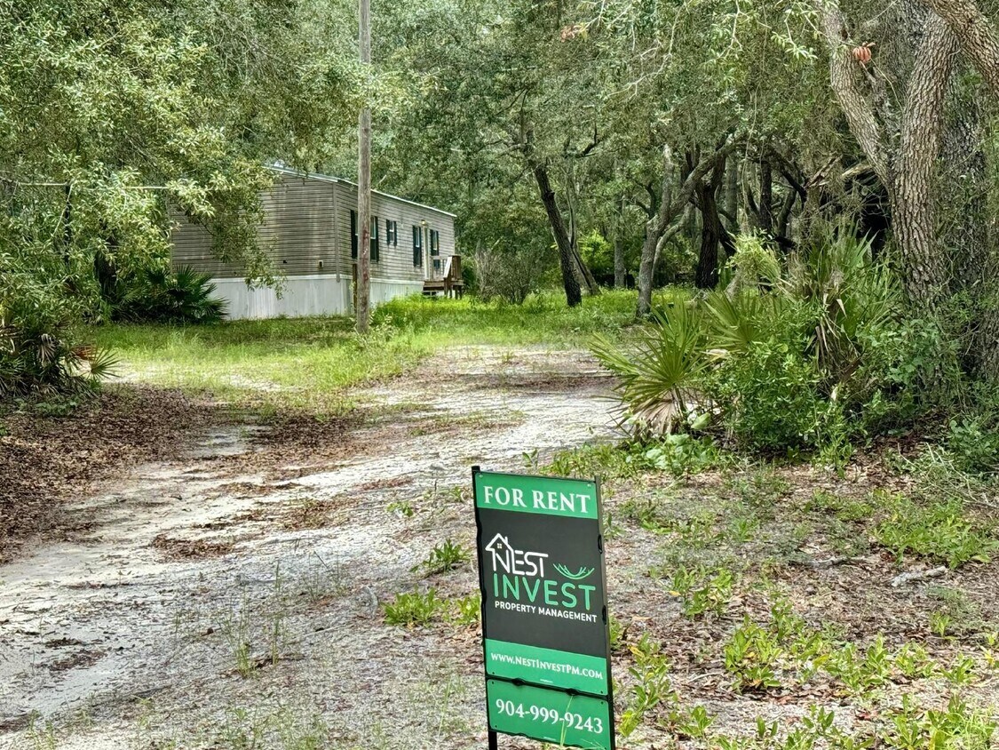 108 Willow Trail, Palatka, FL 32177 Room for Rent in Palatka, FL