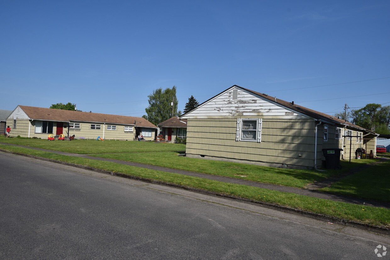 Primary Photo - 215-225 Cypress St