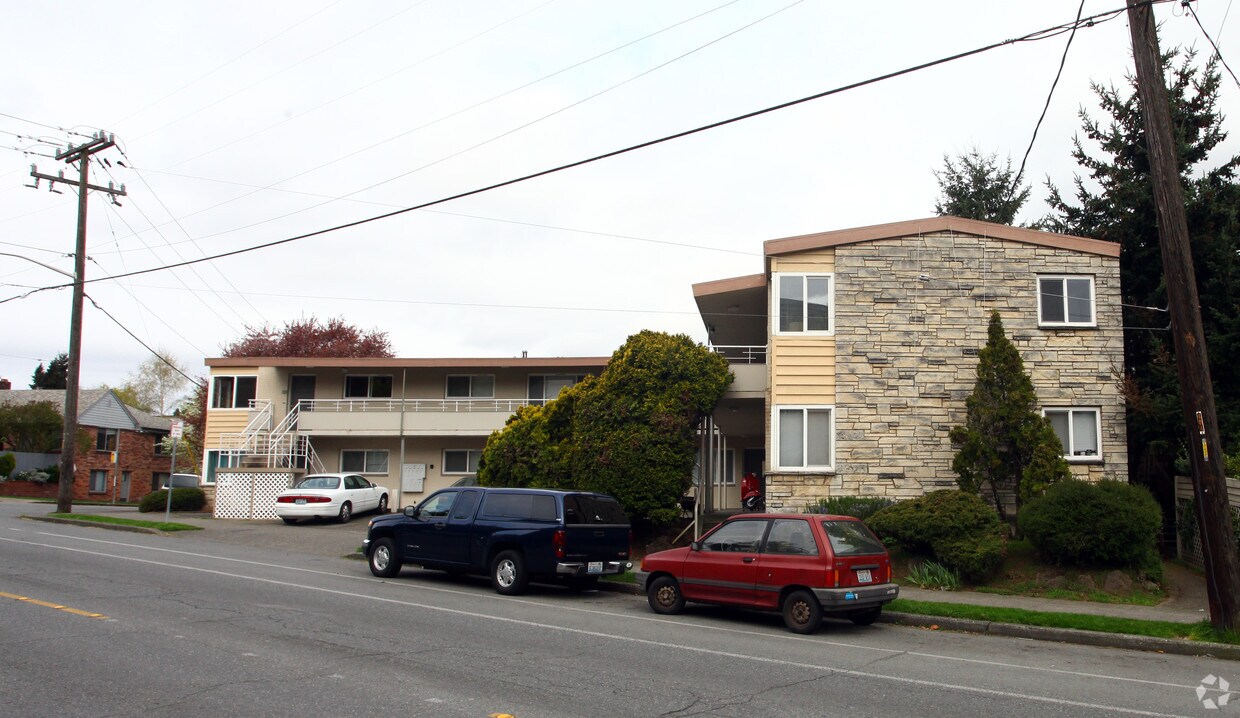 Building Photo - 400 NE 65th St