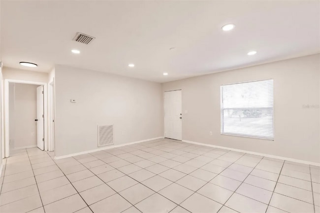 Foto del edificio - 1665 Florence Ave