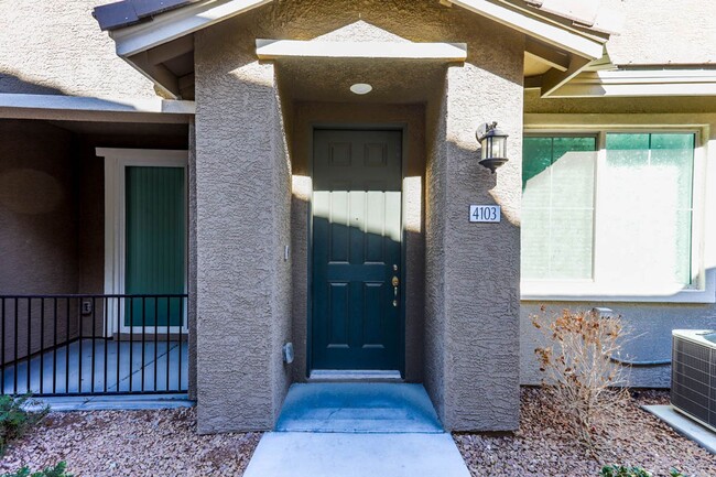 Building Photo - 3 Bedroom Henderson Townhome In Gated Comm...