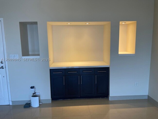 Foto del edificio - 10350 W Bay Harbor Dr