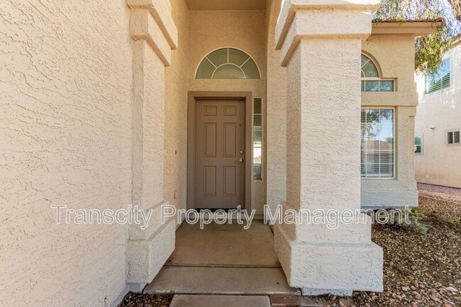 Foto del edificio - 3722 E Long Lake Rd