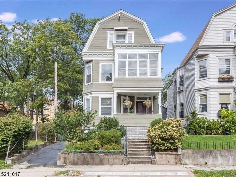 Primary Photo - 190 Hillside Ave