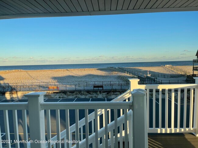 Building Photo - 1935 Oceanfront