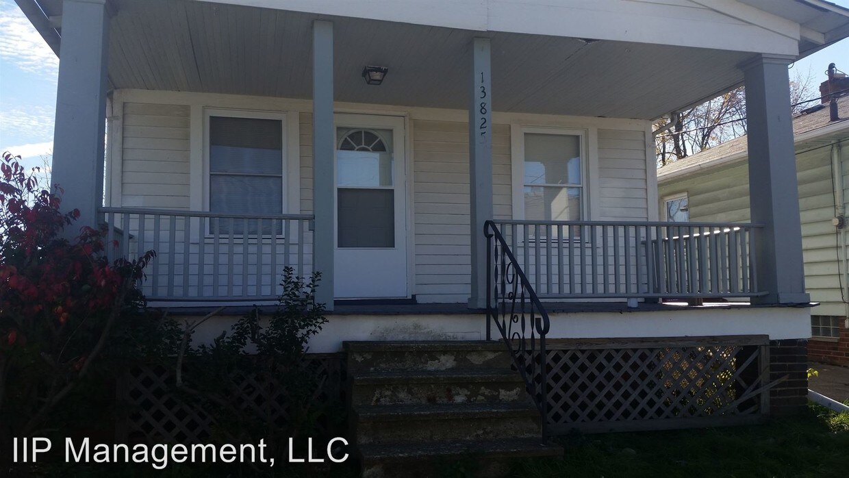 Foto principal - 13825 Thornhope Rd