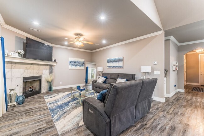 Foto del edificio - Charming 3-Bed, 2-Bath Pet-Friendly Rental...