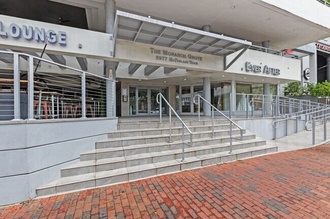 Foto del edificio - Luxury 2BR Penthouse in Coconut Grove | 1.5 Bath | Prime Miami Location