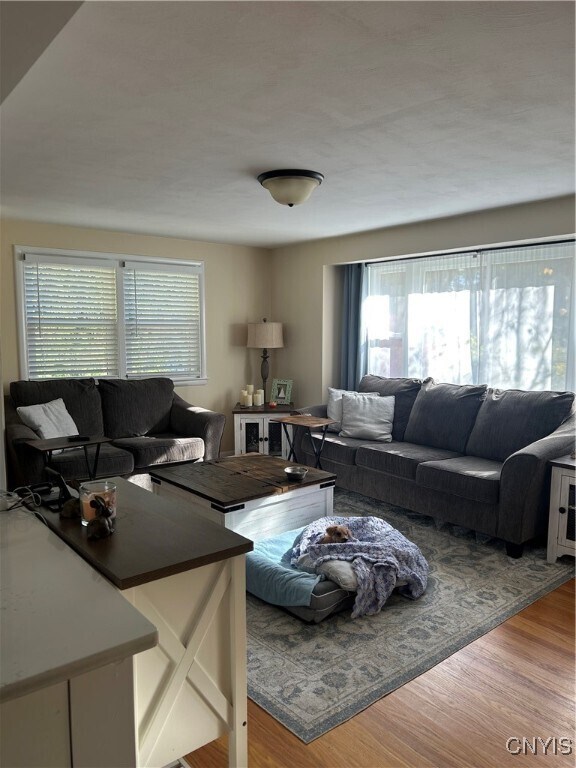 Foto del edificio - 200 McClennan Dr