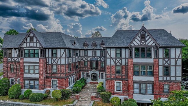 Foto del edificio - 701 W Locust St