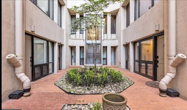 Building Photo - 1615 Q St NW