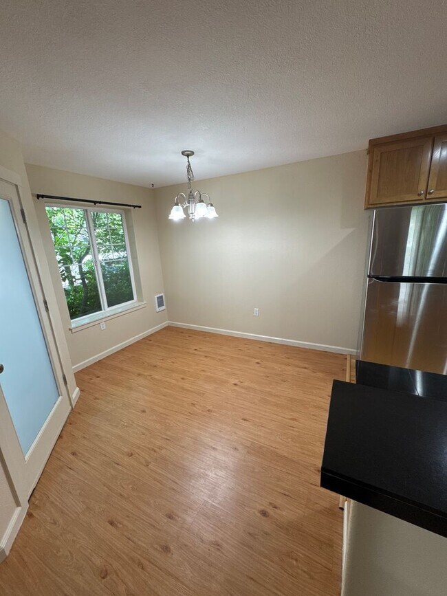 Foto del edificio - Beautiful 1 Bedroom 1 Bath Condo Located in Grand Oaks!