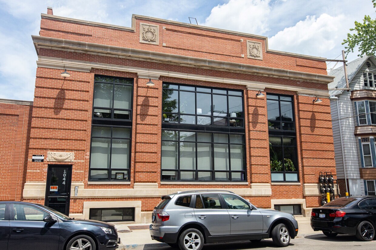 Frente del edificio - 1044 W Newport Ave