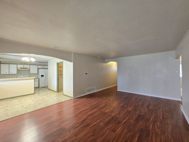 Building Photo - RENT REDUCTION - AVAILABLE NOW!