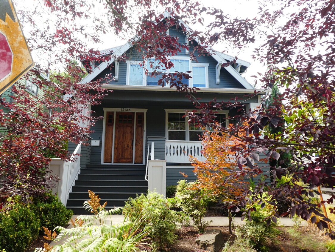 Primary Photo - 1212 SE Harney St