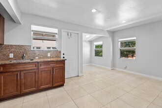 Building Photo - 801 Dobbins St