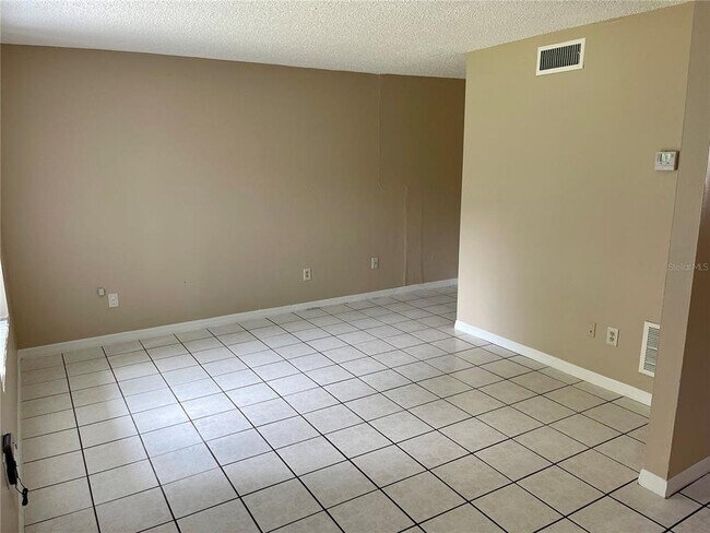 Building Photo - 6902 San Mateo Ct