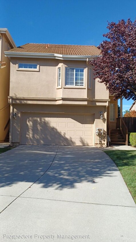 3 br, 2.5 bath House - 16774 San Luis Way