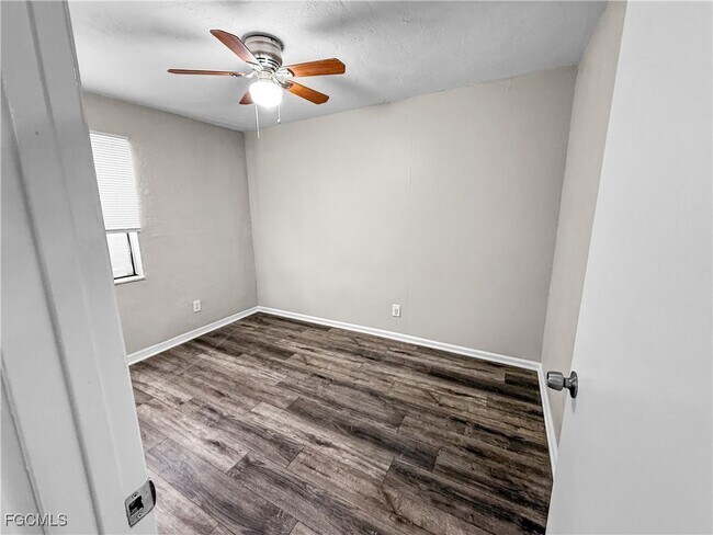 Foto del edificio - 3744 Estelle Ave