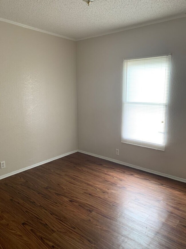 Foto del edificio - Wow!  3 Br 2 Ba Close to Everything!