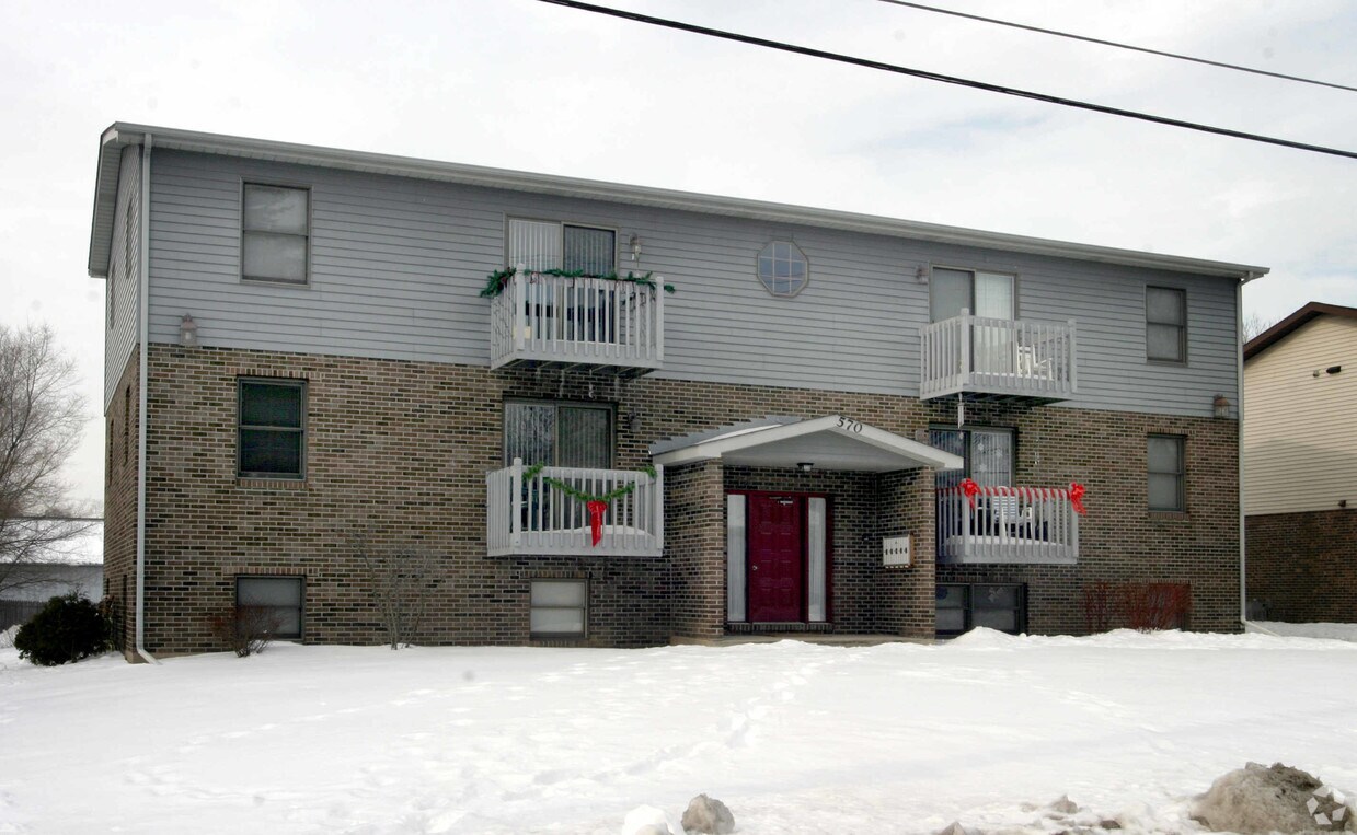 570 Drom Ct, Antioch, IL 60002 Apartments in Antioch, IL