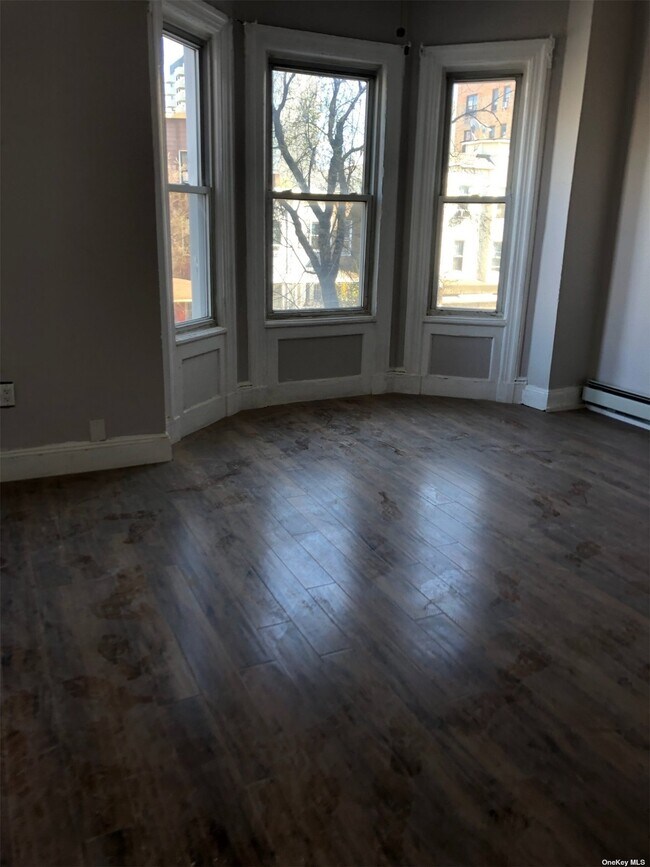 Building Photo - 2069 Crotona Ave