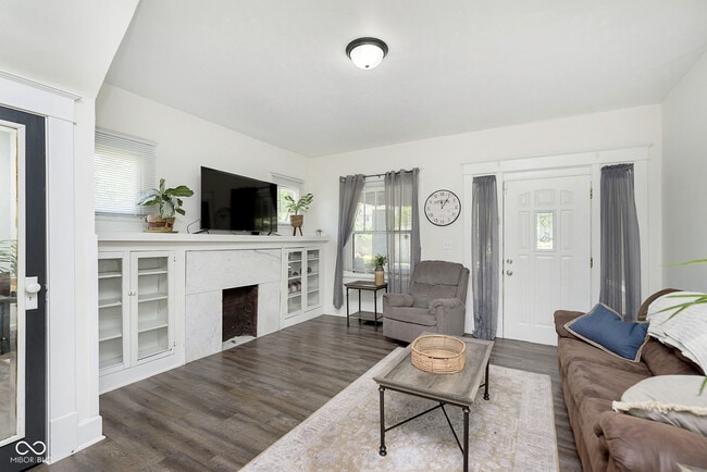 Building Photo - 1432 Sturm Ave