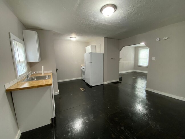Foto del edificio - Cozy 3 bedroom in East York
