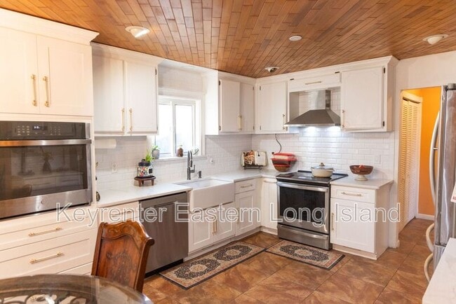 Building Photo - 30 Dumond Pl