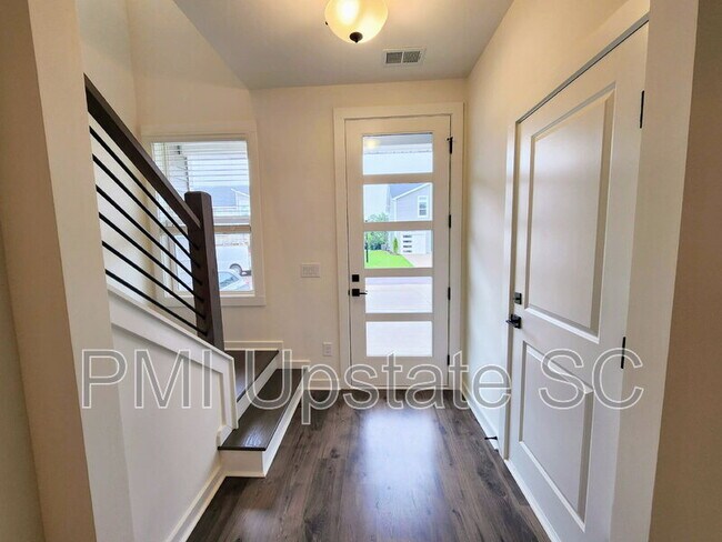 Building Photo - 1283 Westgate Vlg Dr