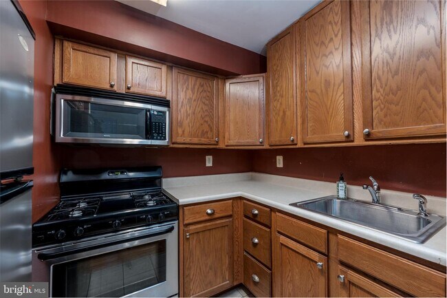 Building Photo - 4415 Falls Bridge Dr