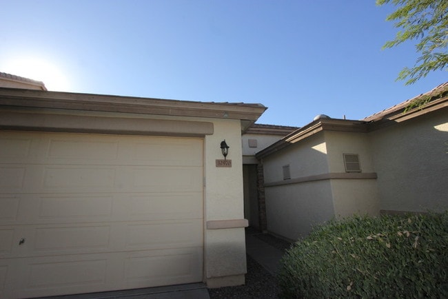 Building Photo - Beautiful home resting in the East Valley