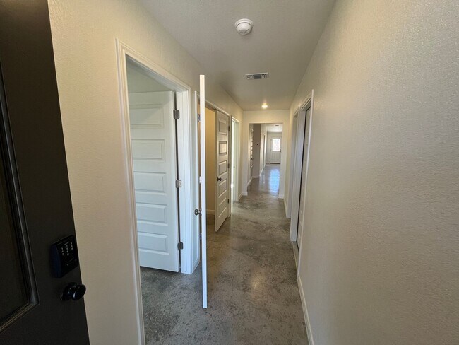 Foto del edificio - 913 Switchgrass Dr