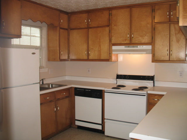 Kitchen - 205-206 6th Ave NE