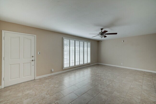 Building Photo - Old Town Scottsdale Gem with Gorgeous Back...