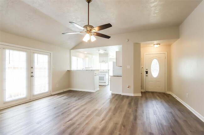 Foto del edificio - 5312 Lynngate Dr