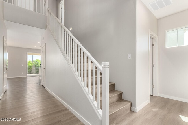Building Photo - 1531 W Sierra Vista Dr