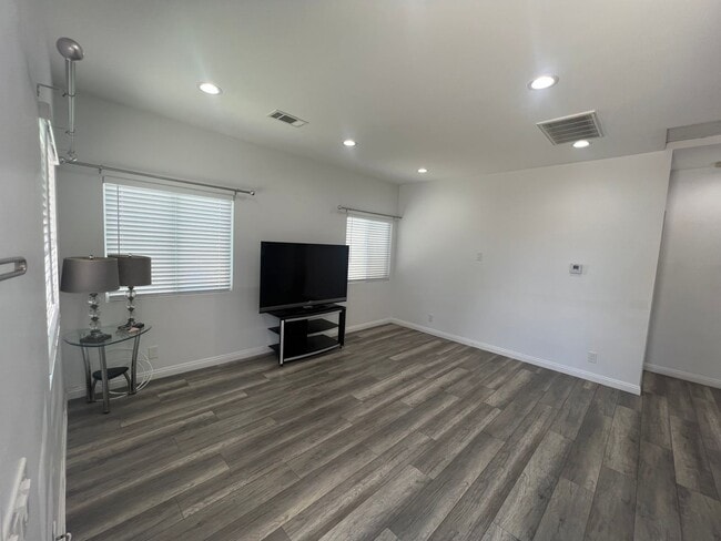 Foto del edificio - 2 Bed-Bath ADU in Anaheim