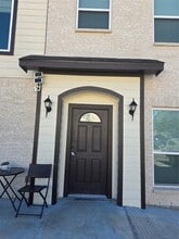 Building Photo - 7823 Gladstone St