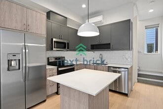Building Photo - 3104 SW Avalon Way