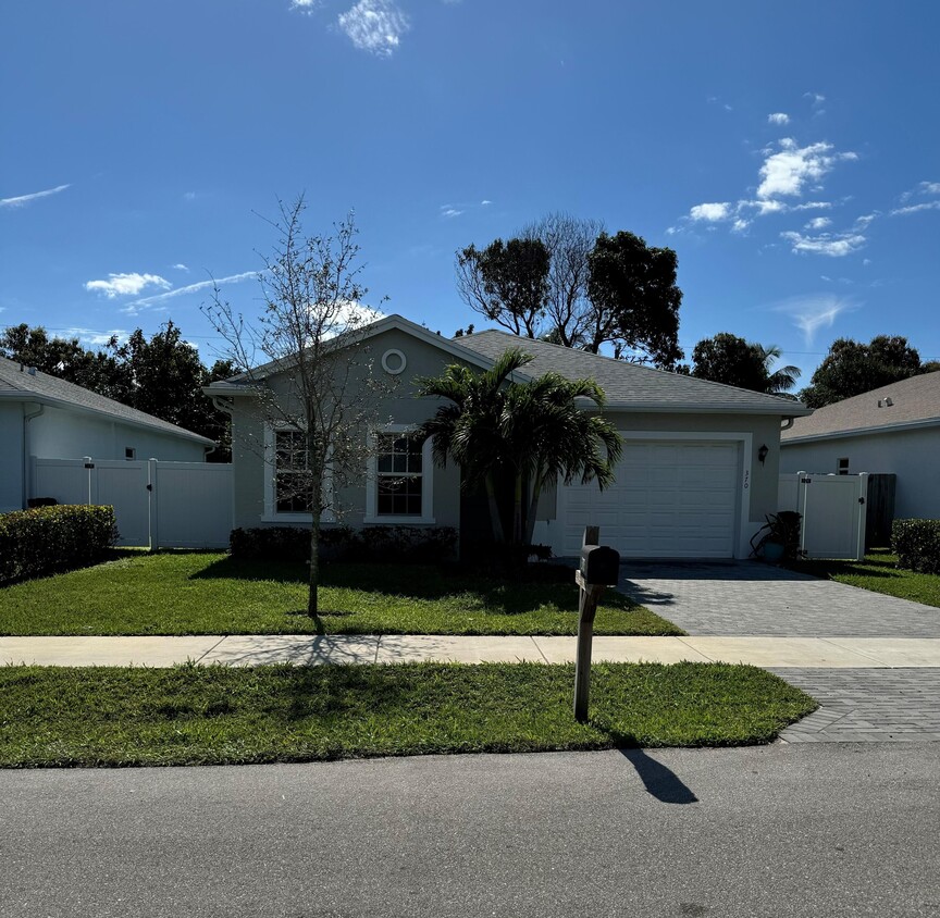 Primary Photo - 370 Reigle Ave
