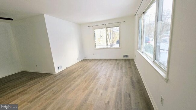 Building Photo - 12217 Valleywood Dr