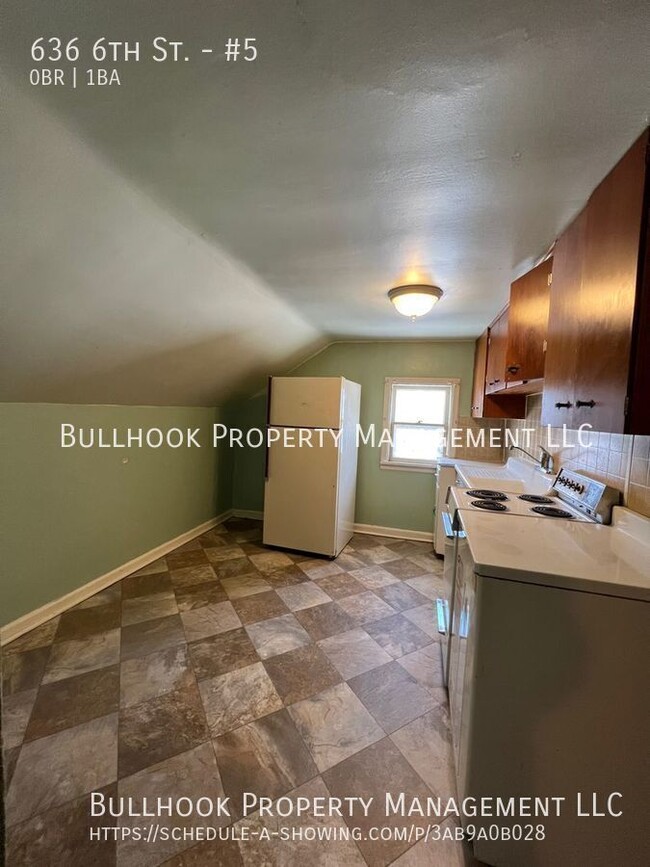 Building Photo - Studio apartment close to MSUN and downtow...