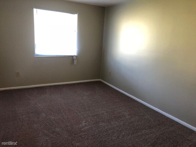 Building Photo - 2865 Linview Ave